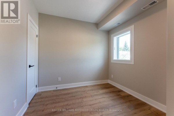 3 - 352 Jones Avenue, Toronto, ON M4J3G3 Photo 5