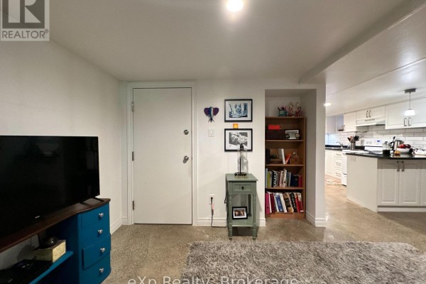 Dining room - 3 - 36 Second Street, Toronto, ON M8V2X2 Photo 2