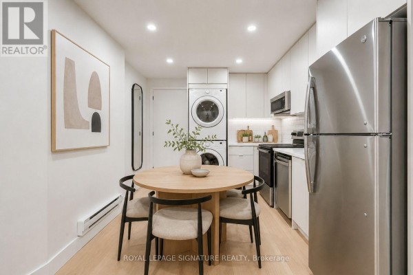 Kitchen - 3 - 390 Palmerston Boulevard, Toronto, ON M6G2N6 Photo 2