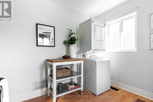 Bathroom - 3 - 465 Ashdale Avenue, Toronto, ON M4L2Z3 Photo 3