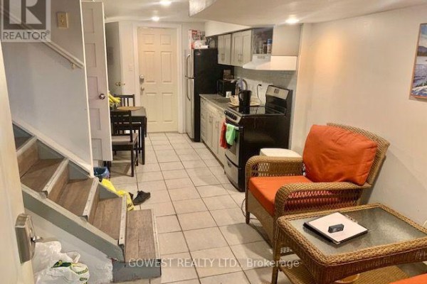 Kitchen - # 3 - 487 Indian Grove, Toronto, ON M6P2J1 Photo 2