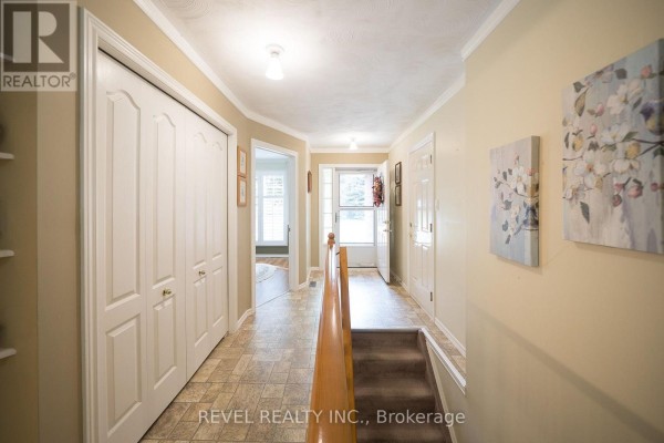 Living room - 3 - 5 Yin Street, Norfolk, ON N0E1Y0 Photo 4