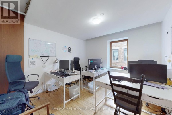 3 - 527 Bloor Street W, Toronto, ON M5S1Y5 Photo 2