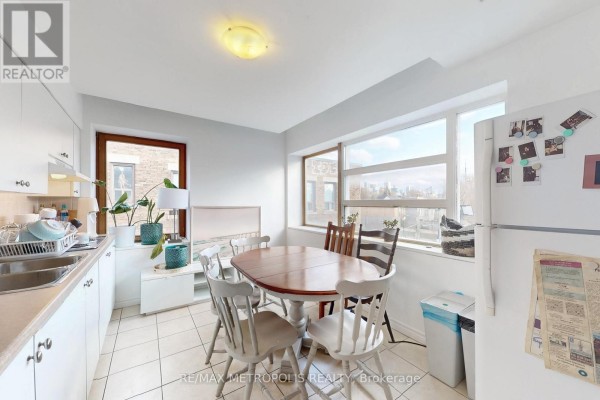 3 - 527 Bloor Street W, Toronto, ON M5S1Y5 Photo 3