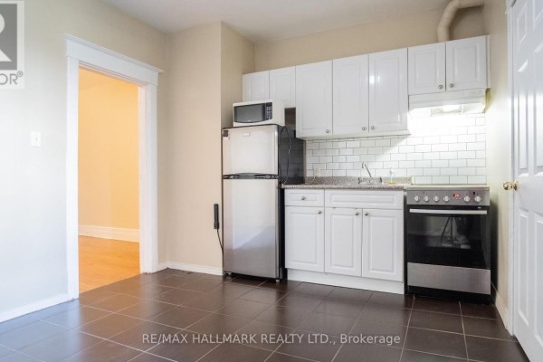 Multi-family for rent at 3 - 560 Jones Avenue, Toronto, ON - MLS® eqnFI6