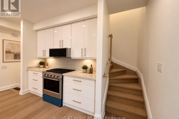 Bathroom - 3 - 57 Hepbourne Street, Toronto, ON M6H1K4 Photo 5