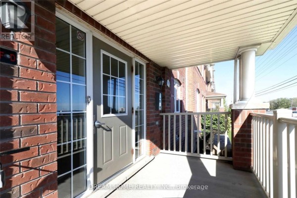 Kitchen - 3 - 605 Dundas Street W, Mississauga, ON L5B0B3 Photo 3