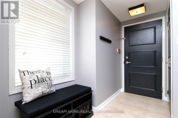Primary Bedroom - 3 - 605 Dundas Street W, Mississauga, ON L5B0B3 Photo 4