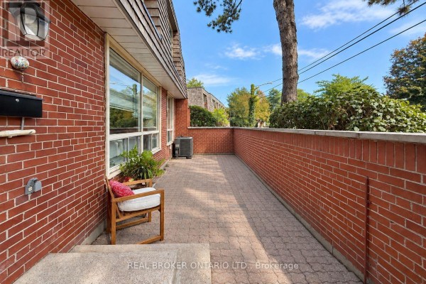 Kitchen - 3 - 69 Upper Canada Drive, Toronto, ON M2P2A2 Photo 4
