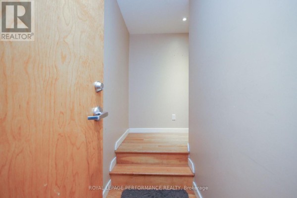 Kitchen - 3 - 736 Cooper Street E, Ottawa, ON K1R5J6 Photo 3