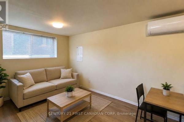 Living room - 3 - 780 Little Hill Street, London East, ON N5Z1M9 Photo 2
