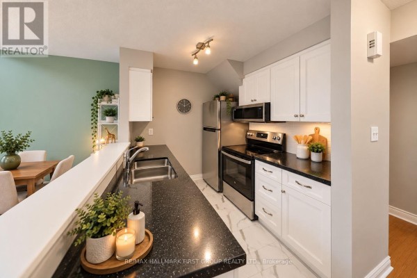 Great room - 3 - 8 Petra Way, Whitby, ON L1R0A6 Photo 2