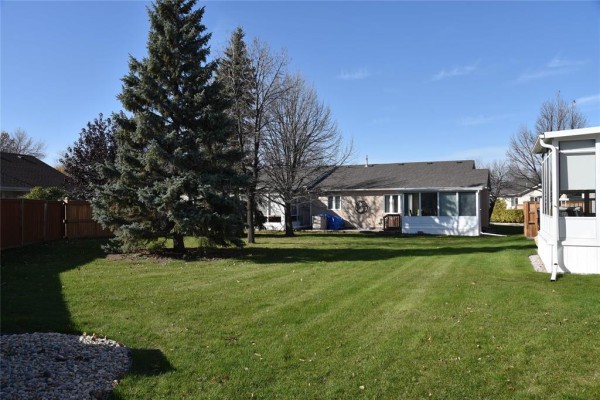 Dining room - 3 1 Waterfront Road, Winnipeg, MB R3X1V1 Photo 2