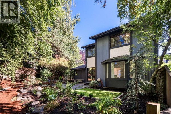 3 1096 Stoba Lane, Saanich