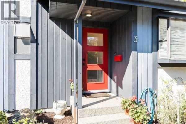 Patio - 3 1096 Stoba Lane, Saanich, BC V8X2W5 Photo 4