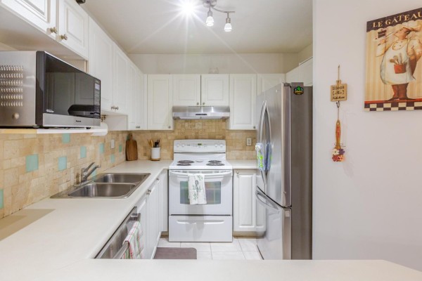 3 13660 84 Avenue, Surrey, BC V3W0T6 Photo 3