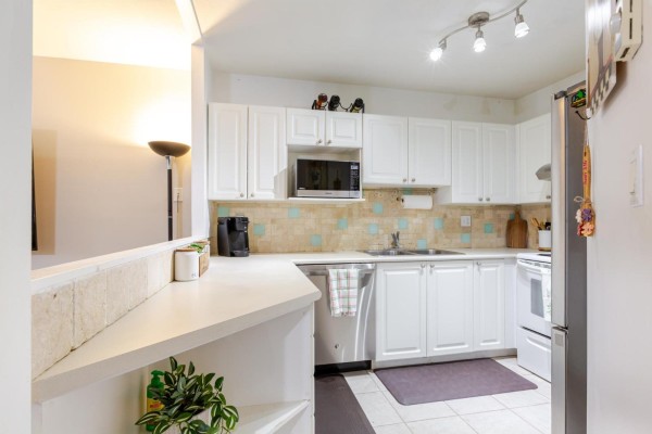 3 13660 84 Avenue, Surrey, BC V3W0T6 Photo 4