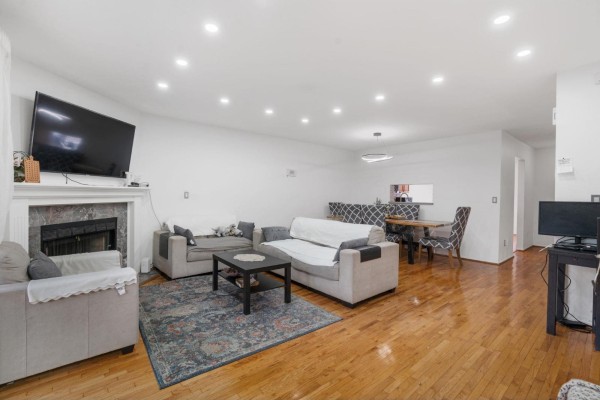 3 13981 70 Avenue, Surrey, BC V3W0J8 Photo 5