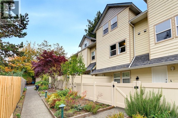 Balcony - 3 1953 Lisnoe Ave, Central Saanich, BC V8M2J9 Photo 3