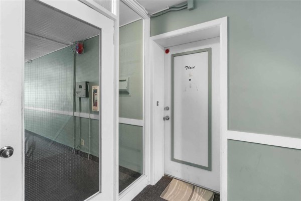 Foyer - 3 2441 Portage Avenue, Winnipeg, MB R3J0N3 Photo 4