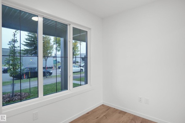 Den - #3 29 Airport Rd Nw, Edmonton, AB T5G2P9 Photo 4