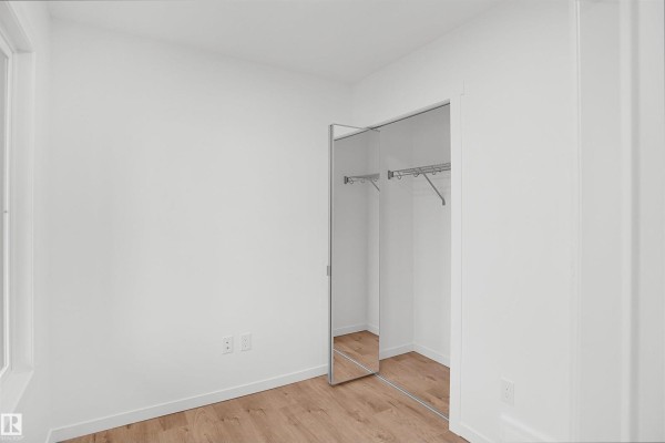 Primary Bedroom - #3 29 Airport Rd Nw, Edmonton, AB T5G2P9 Photo 5