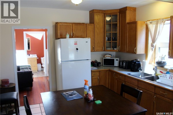 Laundry room - 3 2nd Avenue Se, Weyburn, SK S4H1W7 Photo 3