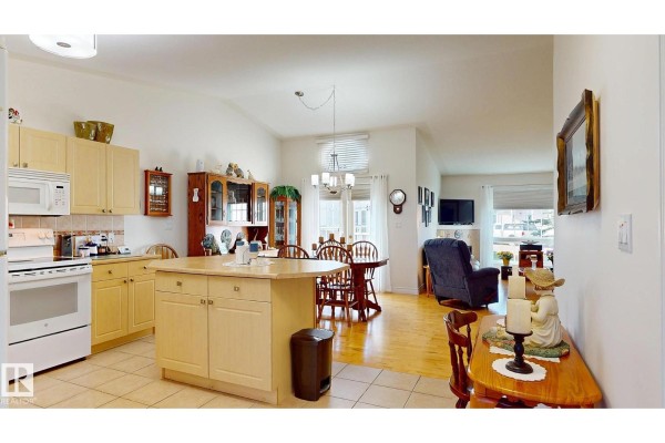 Family room - #3 3 Spruce Ridge Dr, Spruce Grove, AB T7X3V5 Photo 3
