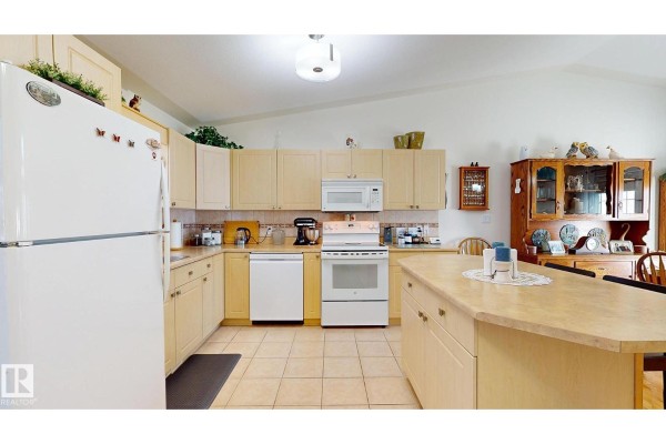 Den - #3 3 Spruce Ridge Dr, Spruce Grove, AB T7X3V5 Photo 4