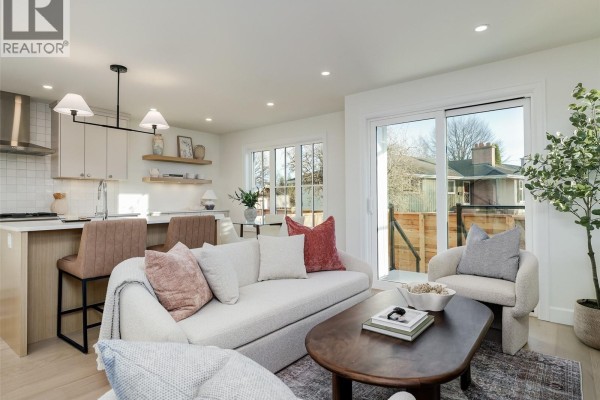 3 3513 Henderson Rd, Oak Bay, BC, photo 2