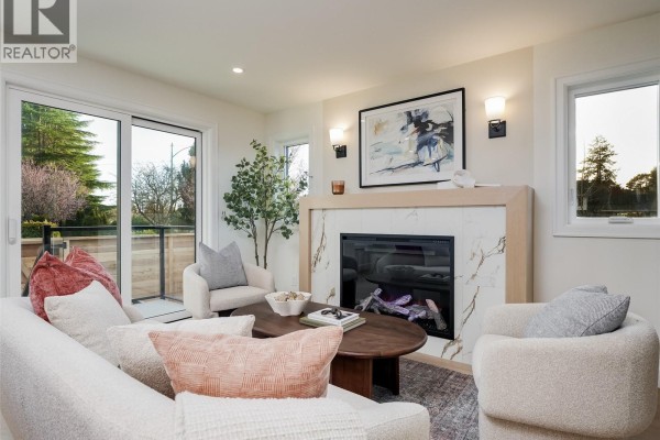 3 3513 Henderson Rd, Oak Bay, BC, photo 3