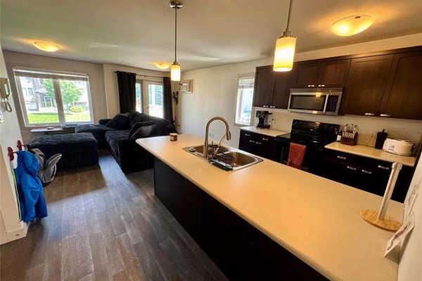 Dining room - 3 37 Willow Street, Mitchell, MB R5G1J1 Photo 4