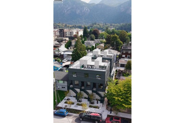 3 37940 Fourth Avenue, Squamish, BC V8B0P7 Photo 2