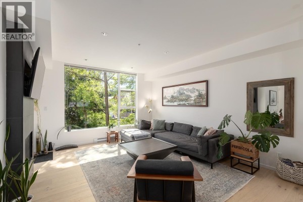 Rooftop patio with sectional sofa, coffee table, and mountain views. - 3 38447 Buckley Avenue, Squamish