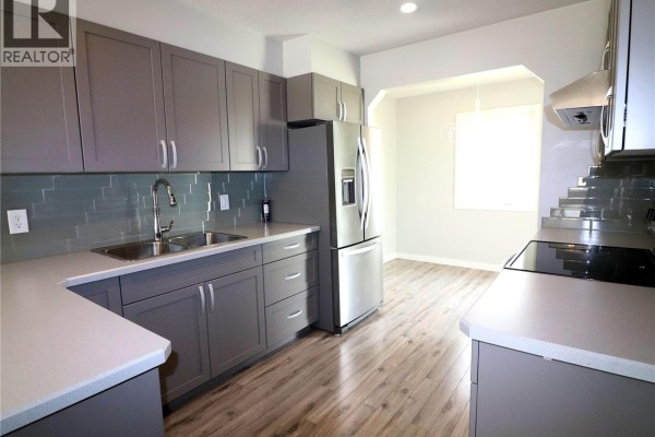 4pc Ensuite bath - 3-4 75 And 85 Atlantic Avenue, Kerrobert, SK S0L1R0 Photo 4