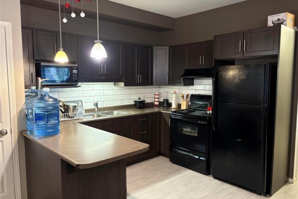 Den - 3 500 Reimer Avenue, Steinbach, MB R5G0G8 Photo 4