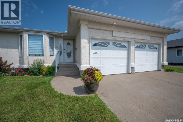 Living room - #3 78 Russell Drive, Yorkton, SK S3N3W2 Photo 3