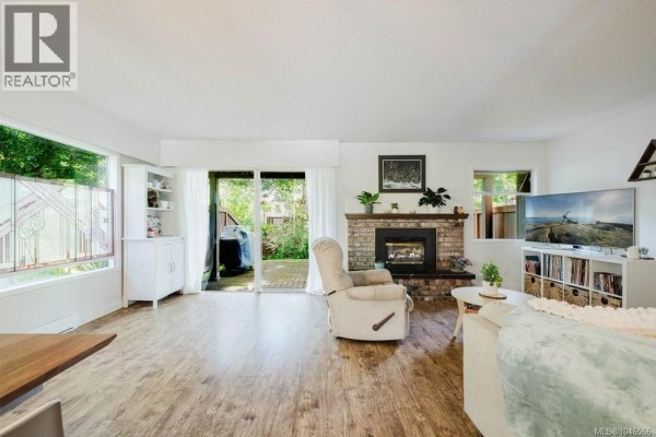 3 933 Admirals Rd, Esquimalt, BC, photo 3