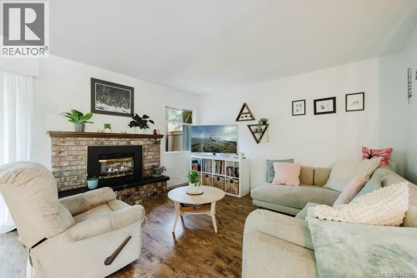 Laundry room - 3 933 Admirals Rd, Esquimalt, BC V9A2P1 Photo 5