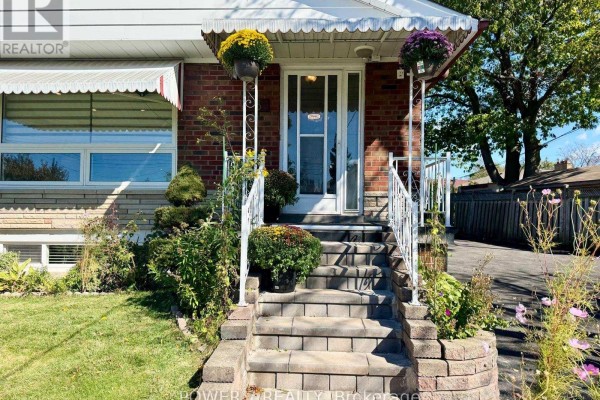 Kitchen - 3 Brantwood Drive, Toronto, ON M1H2G5 Photo 4