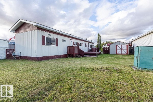 Dining room - 3 Calmar Mobile Home Park, Calmar, AB T0C0V0 Photo 2