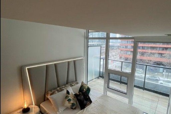 Living room - 526 - 3 Concord Cityplace Way, Toronto, ON M5V0X4 Photo 4