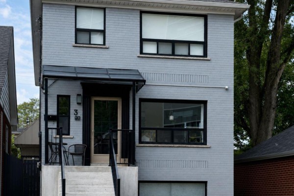 3 Cosburn Avenue, Toronto, ON M4K2E6 Photo 2