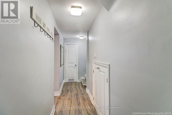 3 Cosburn Avenue, Toronto, ON M4K2E6 Photo 4
