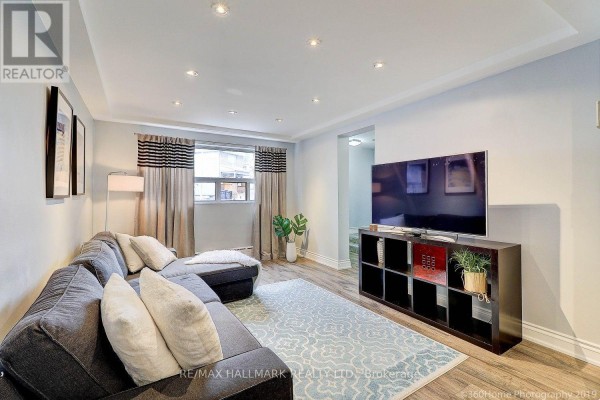 3 Cosburn Avenue, Toronto, ON M4K2E6 Photo 5