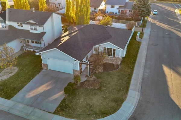 Primary Bedroom - 3 Dietz Close, Red Deer, AB T4R2S7 Photo 3
