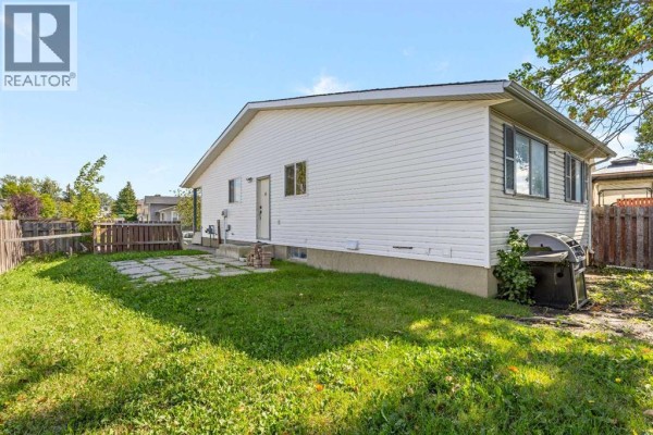 3 Emberdale Way Se, Airdrie, AB, photo 2