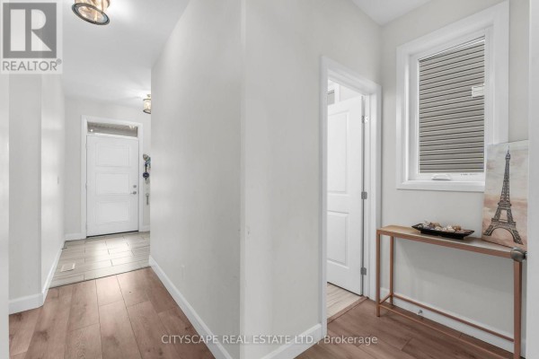 Mud room - 3 Erie Court, Loyalist, ON K7N0E3 Photo 5