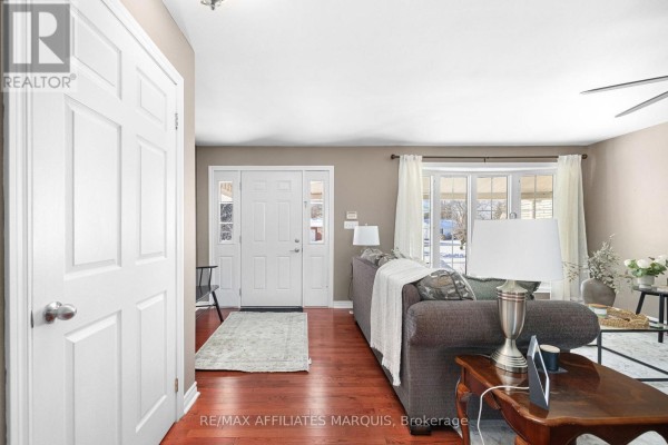 Living room - 3 Forest Drive, Rideau Lakes, ON K7A4S5 Photo 5