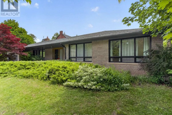 Dining room - 3 Glen Rush Boulevard, Toronto, ON M5N2T2 Photo 3